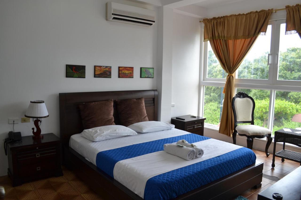 Flightless Cormorant Hotel ปูแอร์โตอาโยรา ภายนอก รูปภาพ
