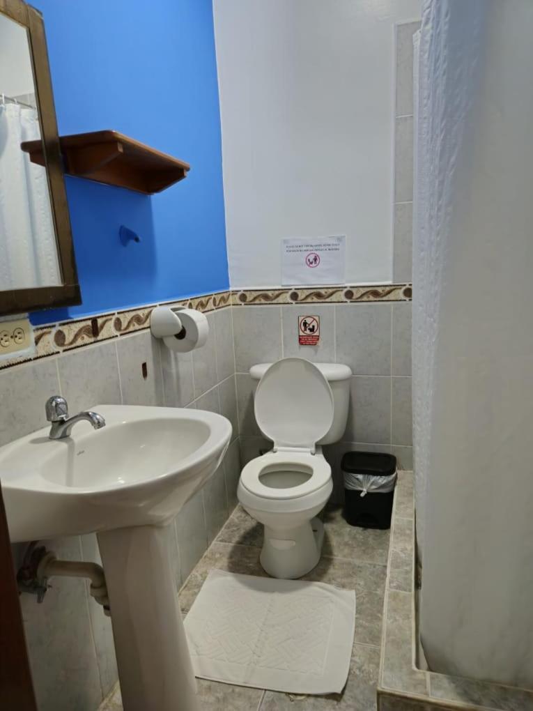 Flightless Cormorant Hotel ปูแอร์โตอาโยรา ภายนอก รูปภาพ