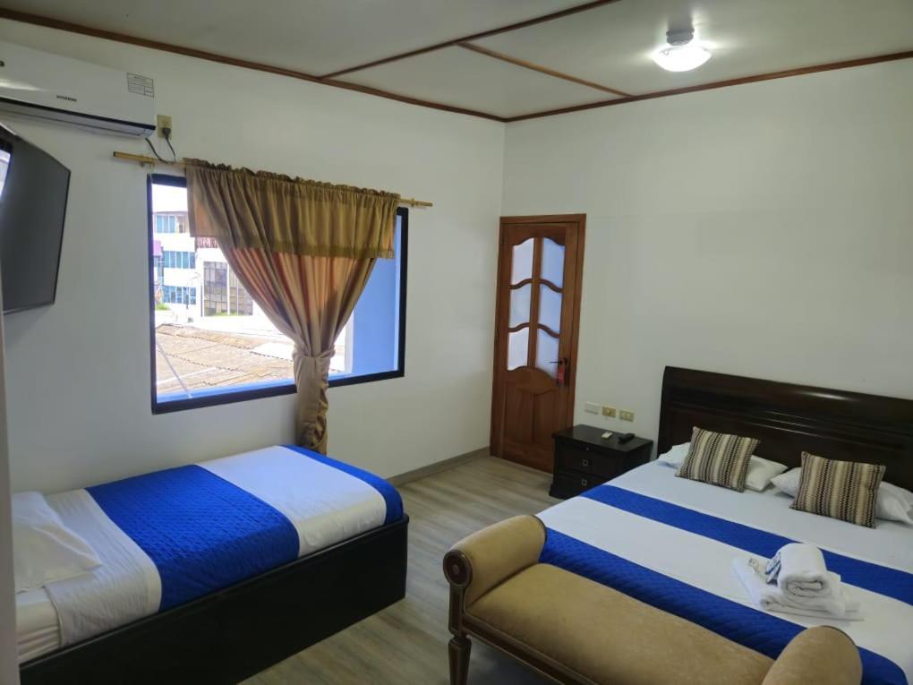 Flightless Cormorant Hotel ปูแอร์โตอาโยรา ภายนอก รูปภาพ