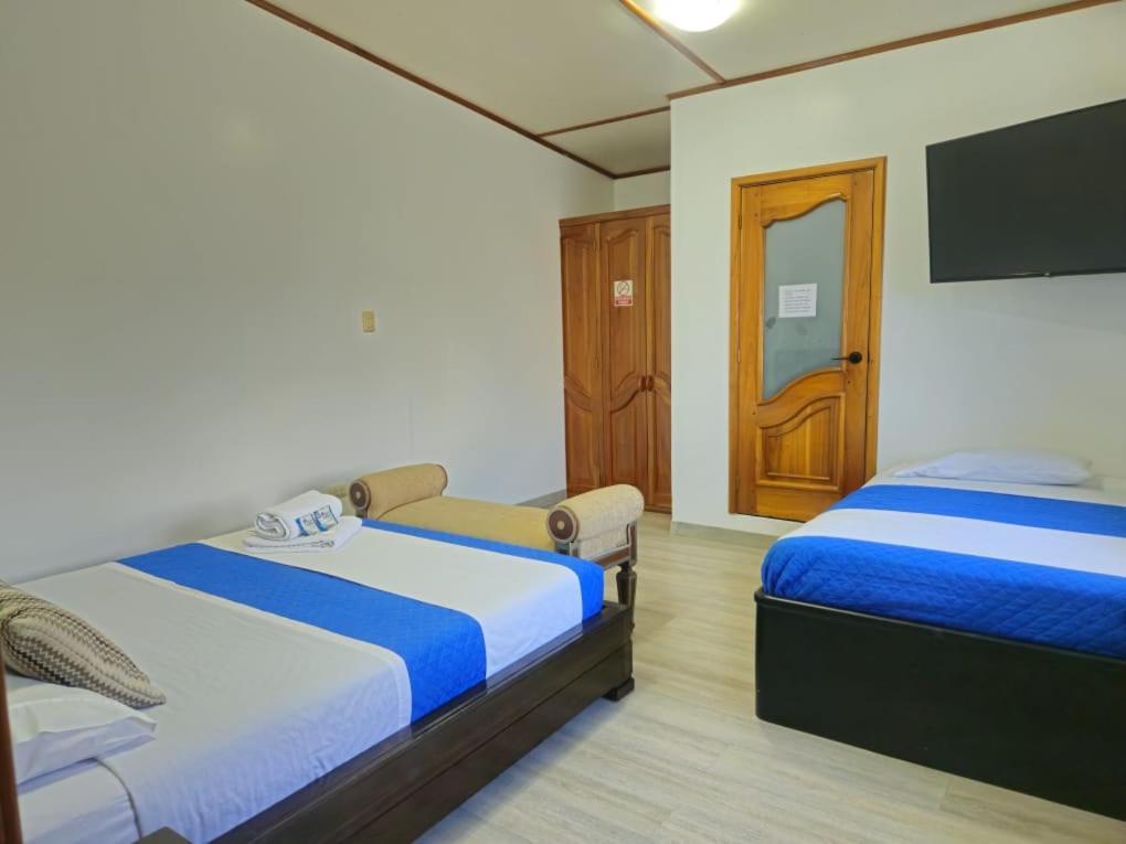 Flightless Cormorant Hotel ปูแอร์โตอาโยรา ภายนอก รูปภาพ