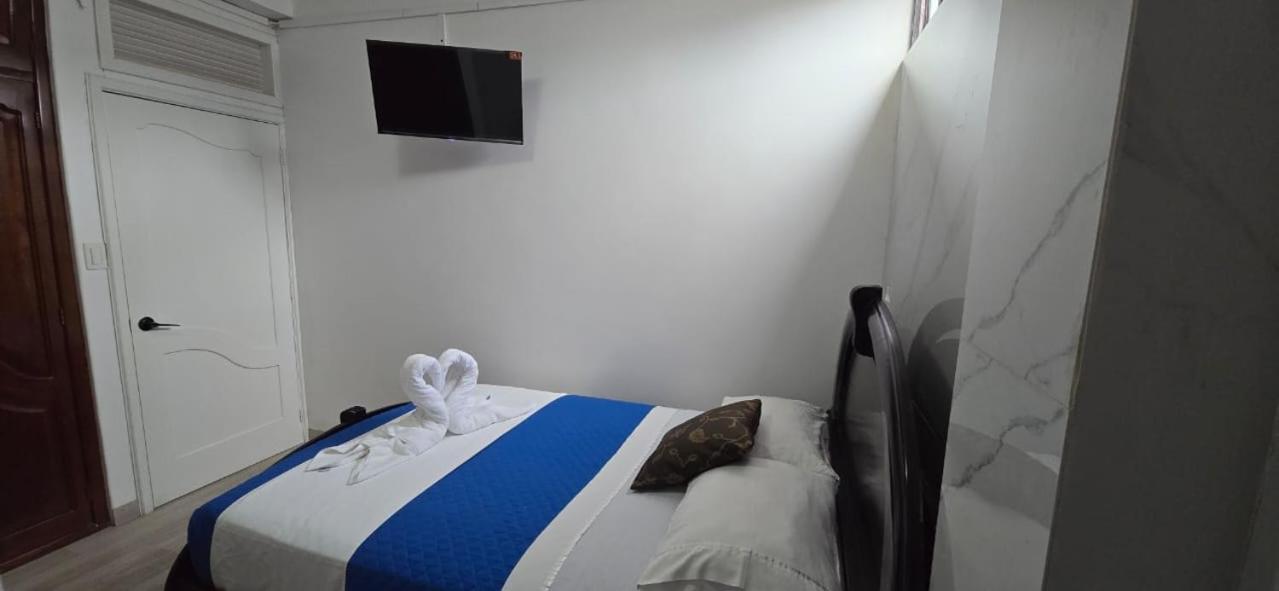 Flightless Cormorant Hotel ปูแอร์โตอาโยรา ภายนอก รูปภาพ